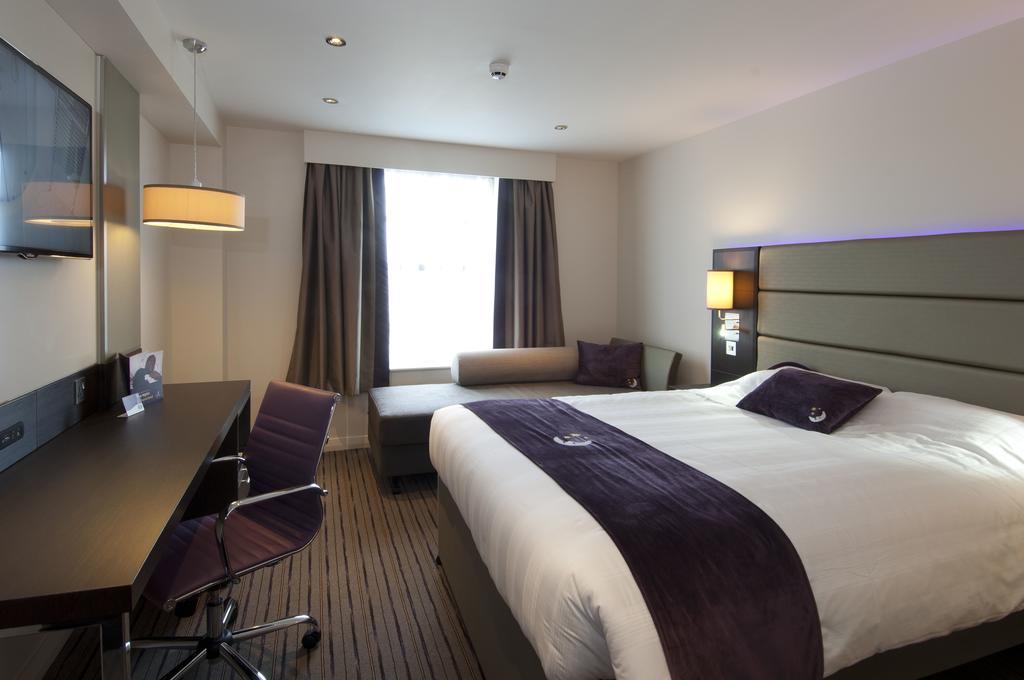 Premier Inn London Wimbledon South الغرفة الصورة
