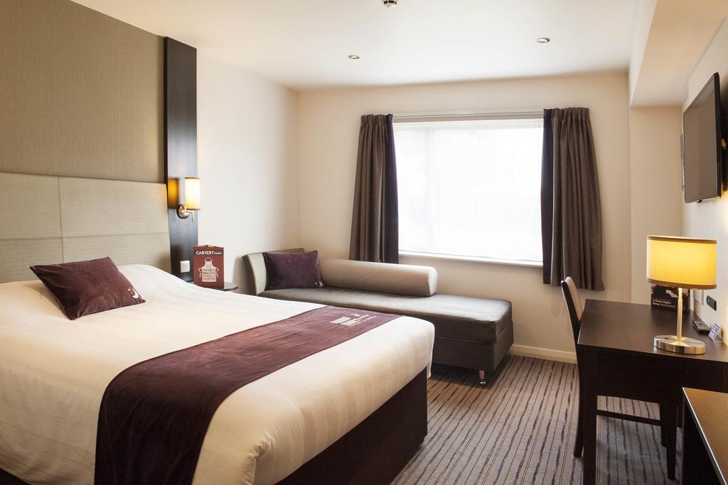 Premier Inn London Wimbledon South الغرفة الصورة