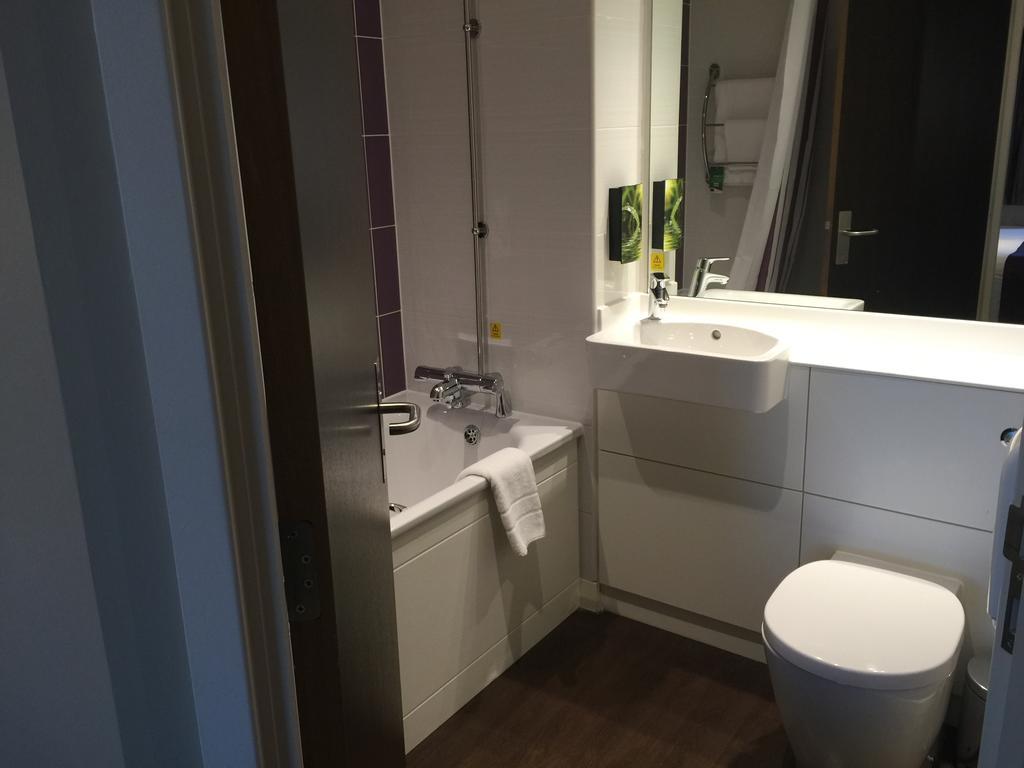 Premier Inn London Wimbledon South الغرفة الصورة