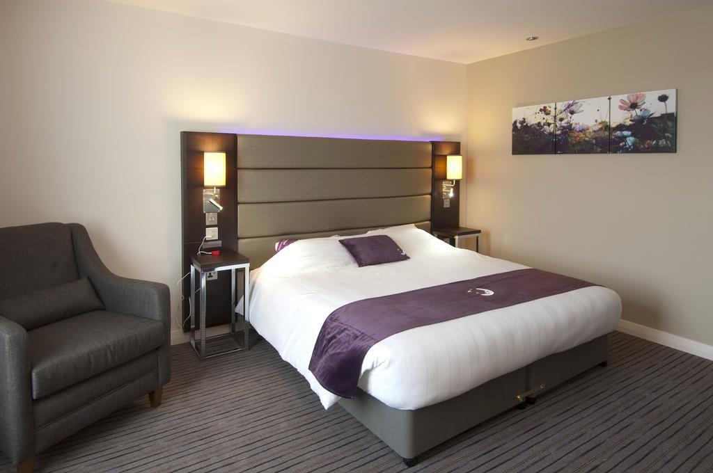Premier Inn London Wimbledon South الغرفة الصورة